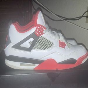Jordan 4 fire red size 6.5